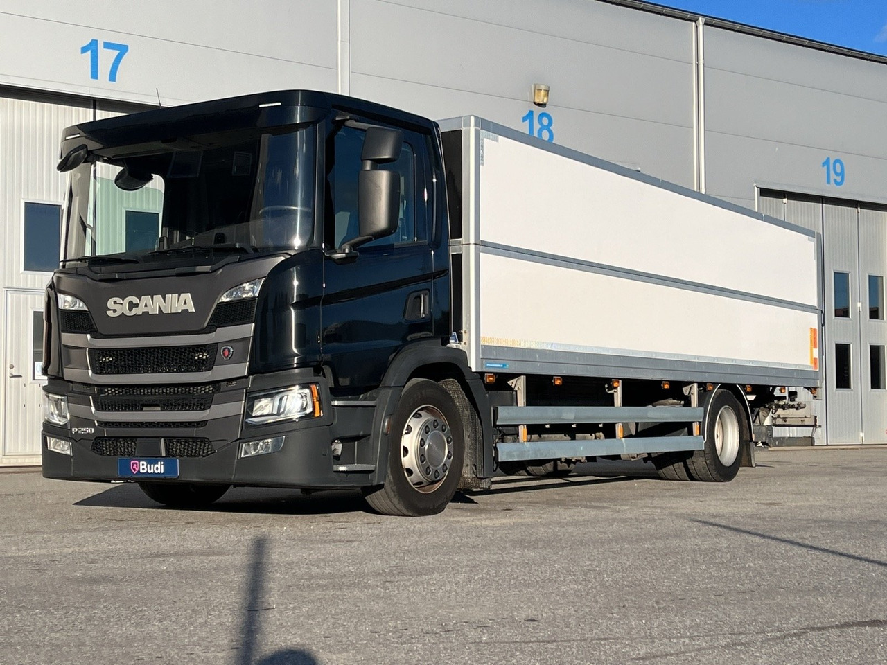 Lastbil Scania P250 B 4X2 LB -2020 | Höj/Sänk - شاحنة صندوقية: صورة 1 Lastbil Scania P250 B 4X2 LB -2020 | Höj/Sänk - شاحنة صندوقية: صورة 1