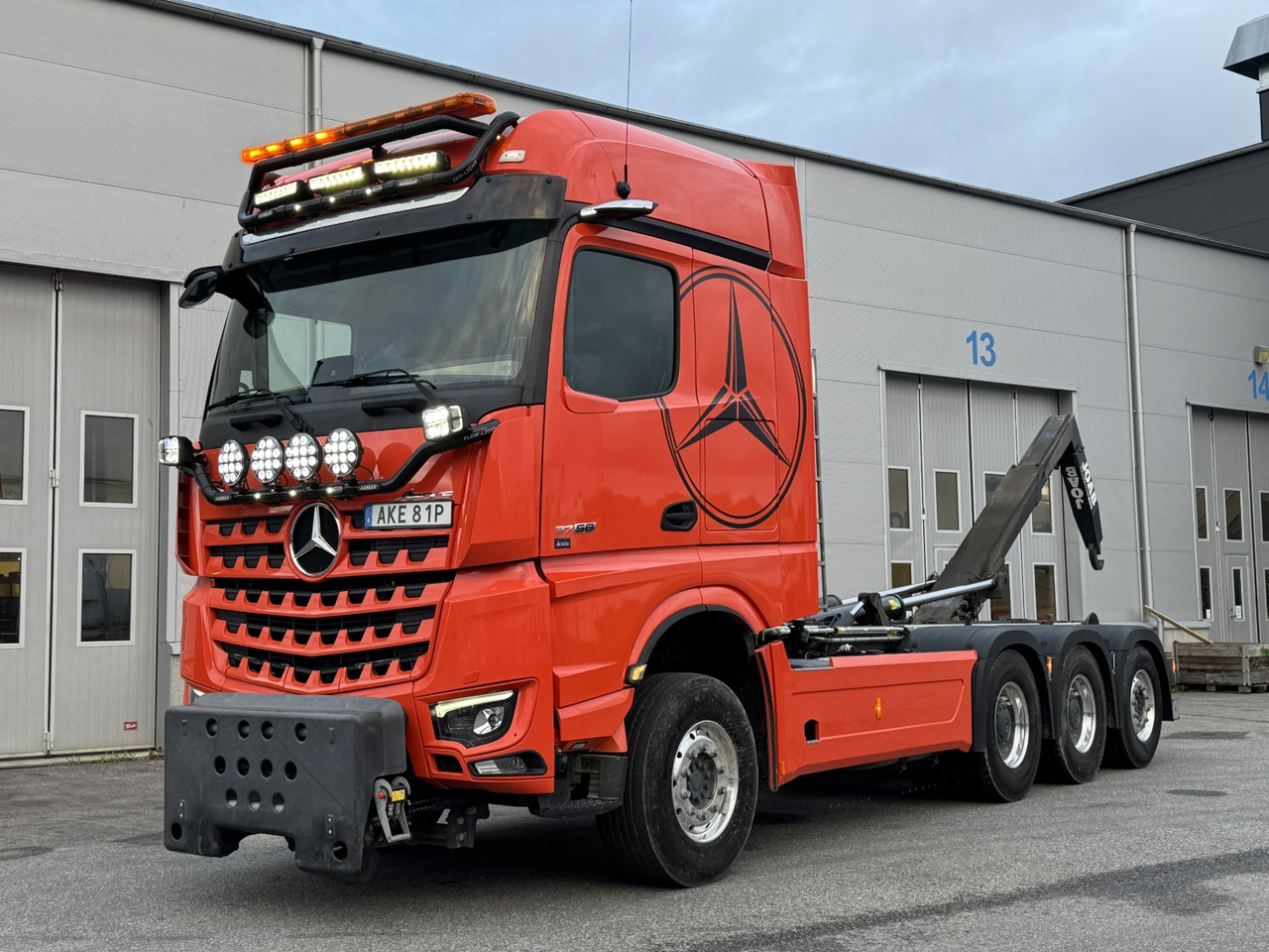 Tridemväxlare Mercedes-Benz Arocs 3758 -2023 | JOAB 24 ton | Plogutrustad - شاحنة برافعة خطافية: صورة 1 Tridemväxlare Mercedes-Benz Arocs 3758 -2023 | JOAB 24 ton | Plogutrustad - شاحنة برافعة خطافية: صورة 1