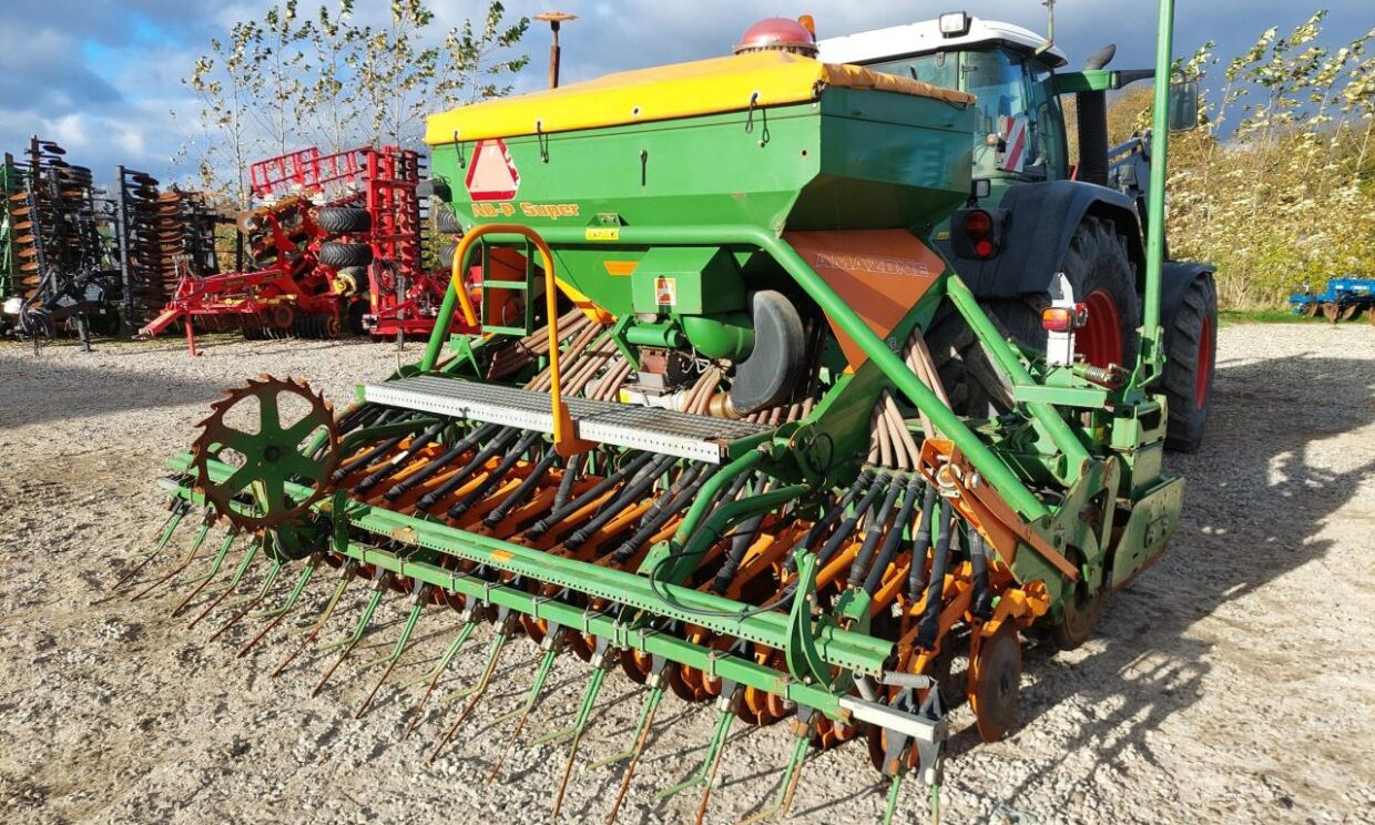 Amazone AD-P 403 / KG 4000 Super - آلة بذر الحصاد: صورة 1 Amazone AD-P 403 / KG 4000 Super - آلة بذر الحصاد: صورة 1