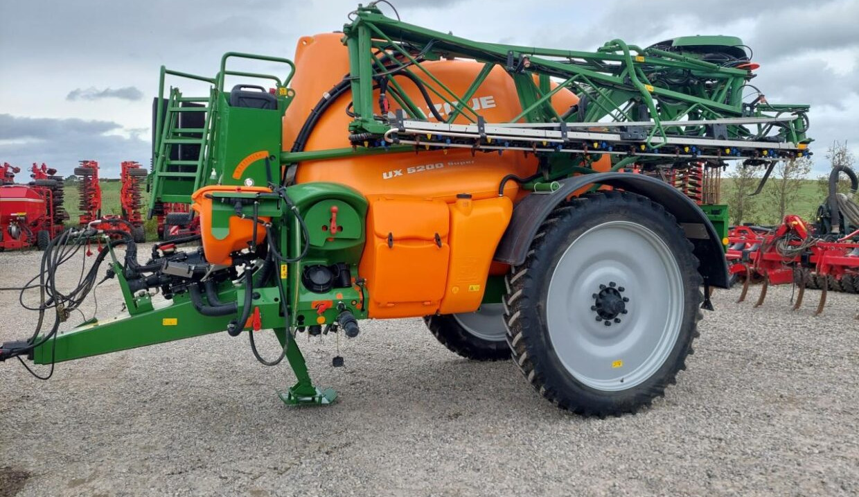 Amazone UX 5200 - 28m med Ama-Select - رشاش مسحوب: صورة 2 Amazone UX 5200 - 28m med Ama-Select - رشاش مسحوب: صورة 2