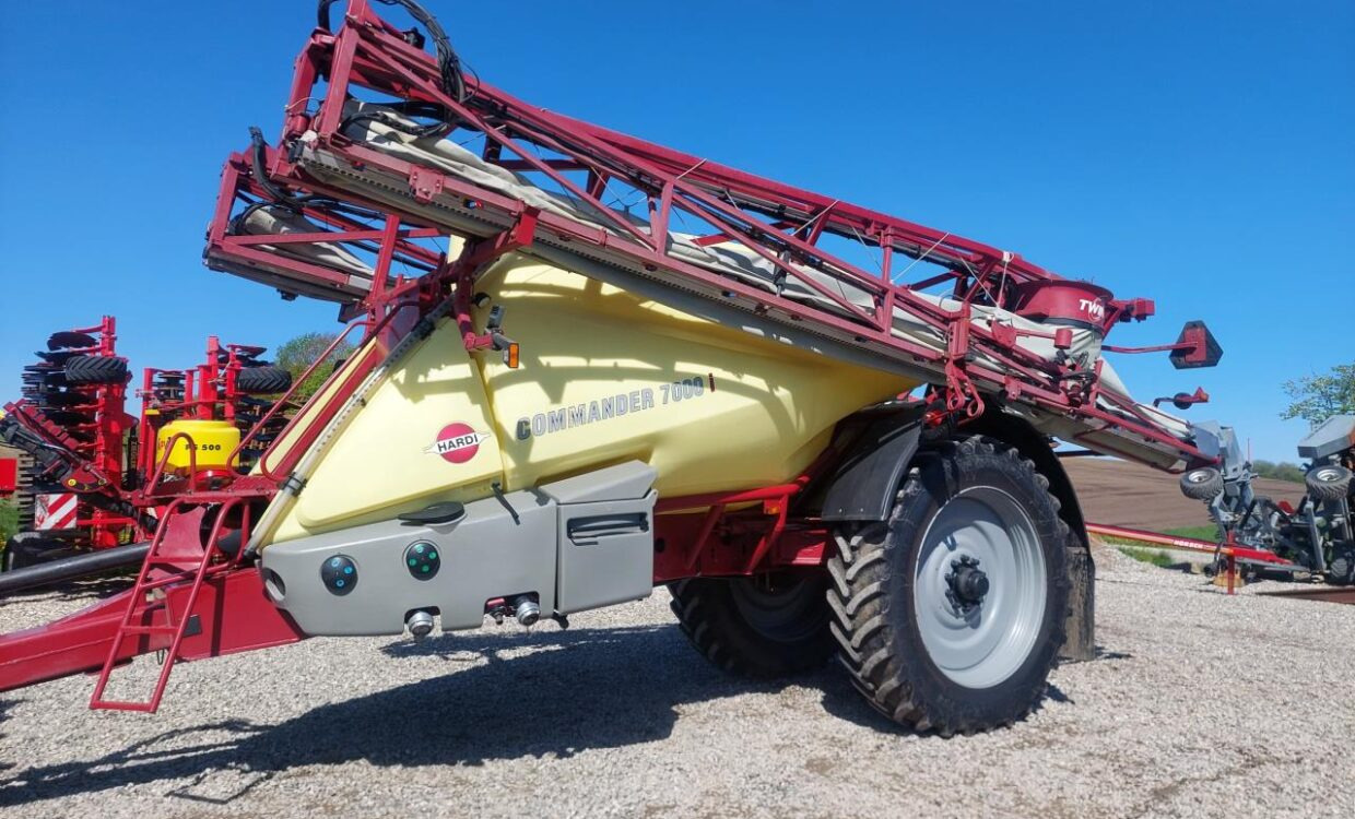 Hardi Commander 7000i - 28m Twin - رشاش مسحوب: صورة 1 Hardi Commander 7000i - 28m Twin - رشاش مسحوب: صورة 1