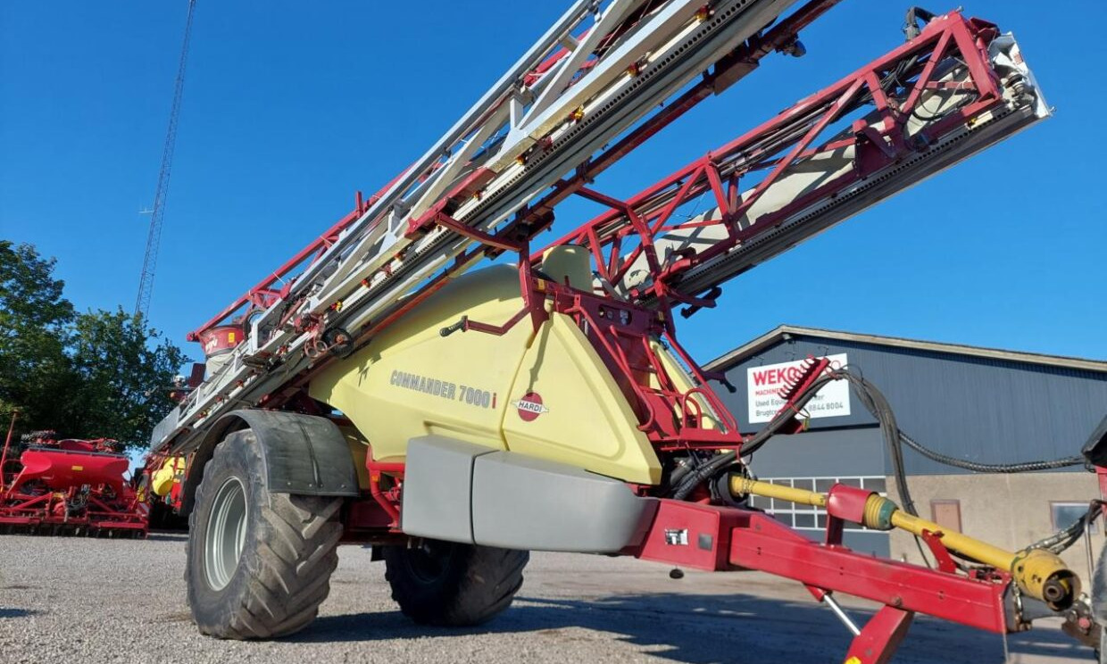 Hardi Commander 7000i - 36 m Twin - رشاش مسحوب: صورة 1 Hardi Commander 7000i - 36 m Twin - رشاش مسحوب: صورة 1