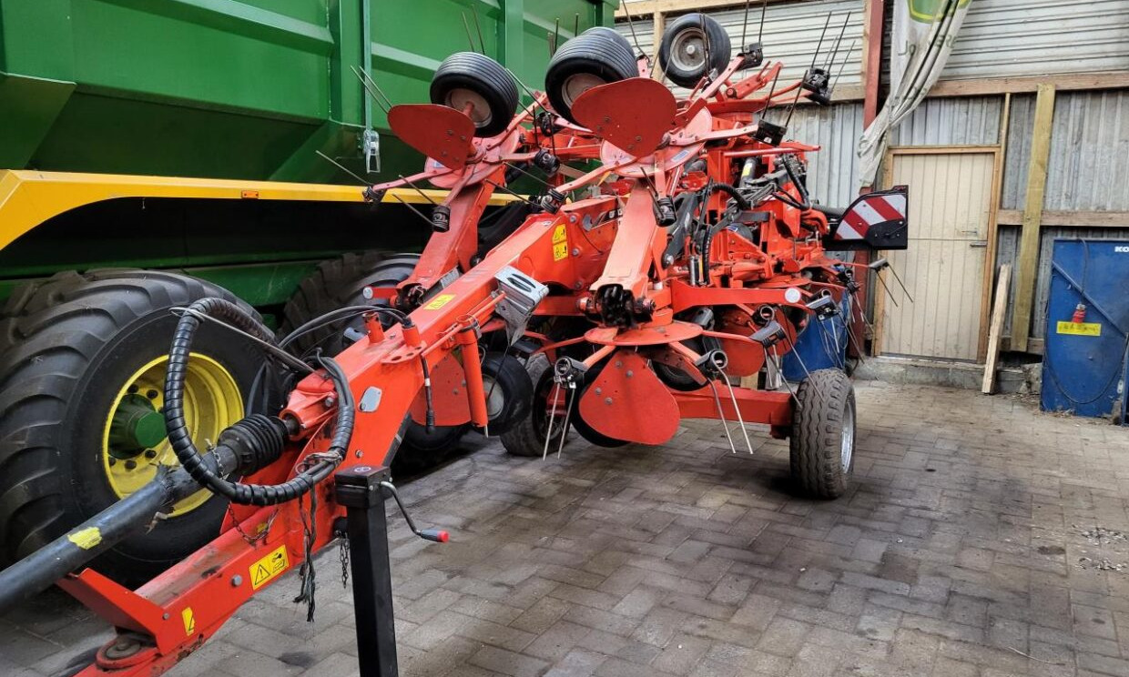 Kuhn 13M SPREDER - نشارة الدريس/ شوكة جرف: صورة 1 Kuhn 13M SPREDER - نشارة الدريس/ شوكة جرف: صورة 1