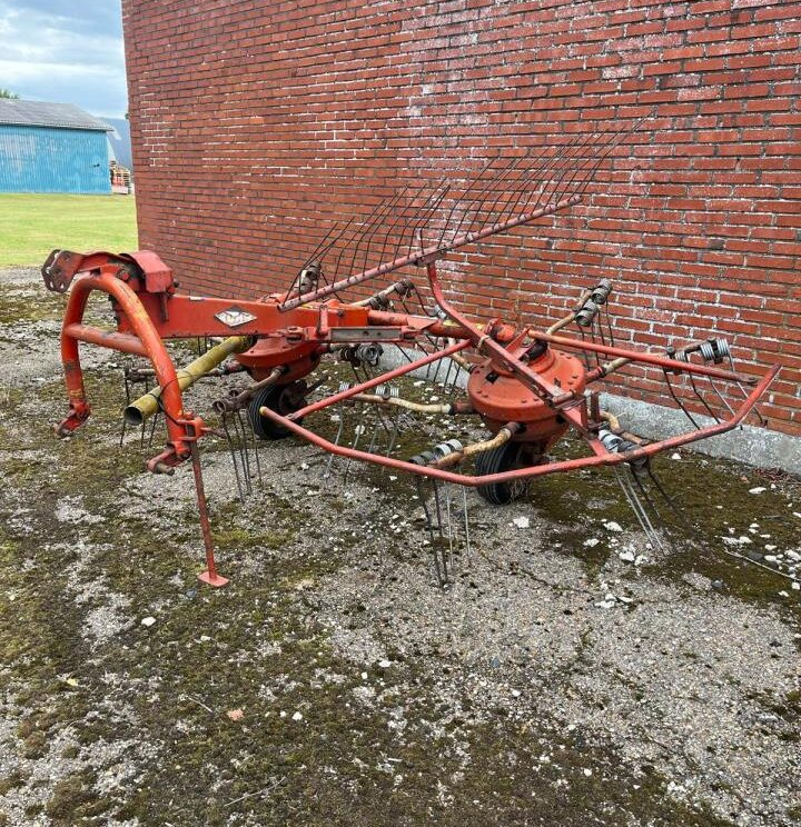 Kuhn GSR 25 N - نشارة الدريس/ شوكة جرف: صورة 1 Kuhn GSR 25 N - نشارة الدريس/ شوكة جرف: صورة 1