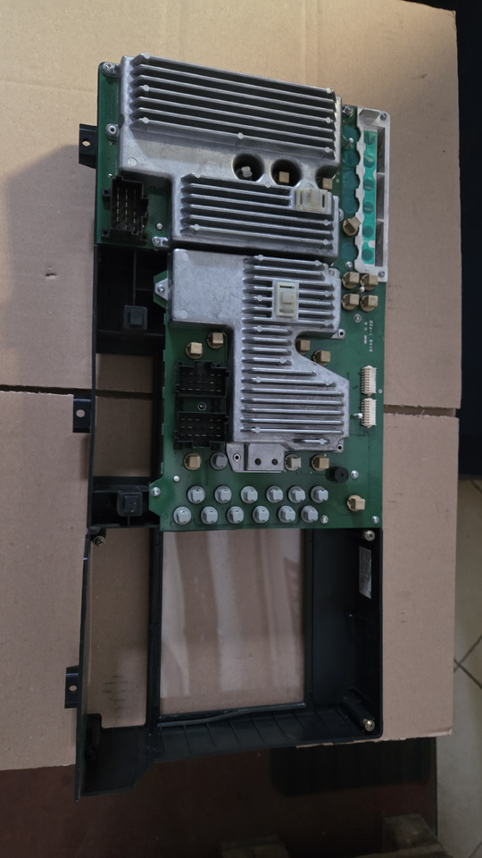 MERCEDES-BENZ - لوحة العدادات - شاحنة: صورة 3 MERCEDES-BENZ - لوحة العدادات - شاحنة: صورة 3