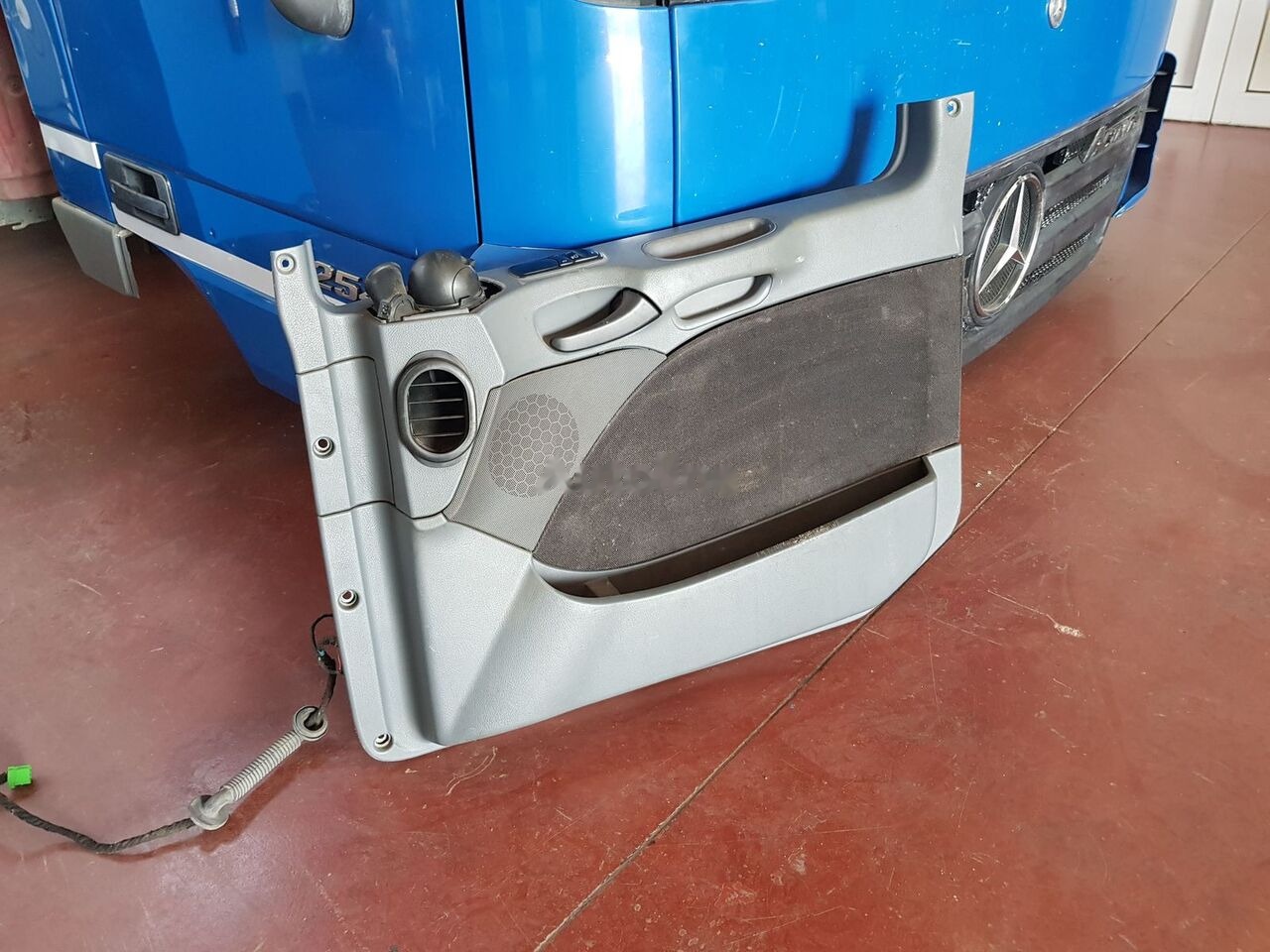 Mercedes-Benz ACTROS MB2 - باب و قطع الغيار - شاحنة: صورة 1 Mercedes-Benz ACTROS MB2 - باب و قطع الغيار - شاحنة: صورة 1