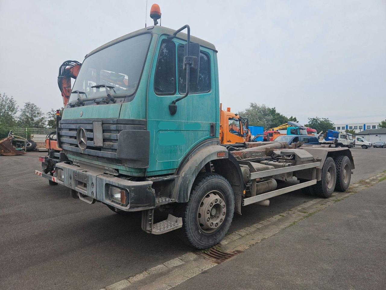 Mercedes-Benz SK 2527 6x4 Blatt/Blatt Hakenabroller - شاحنة برافعة خطافية: صورة 2 Mercedes-Benz SK 2527 6x4 Blatt/Blatt Hakenabroller - شاحنة برافعة خطافية: صورة 2