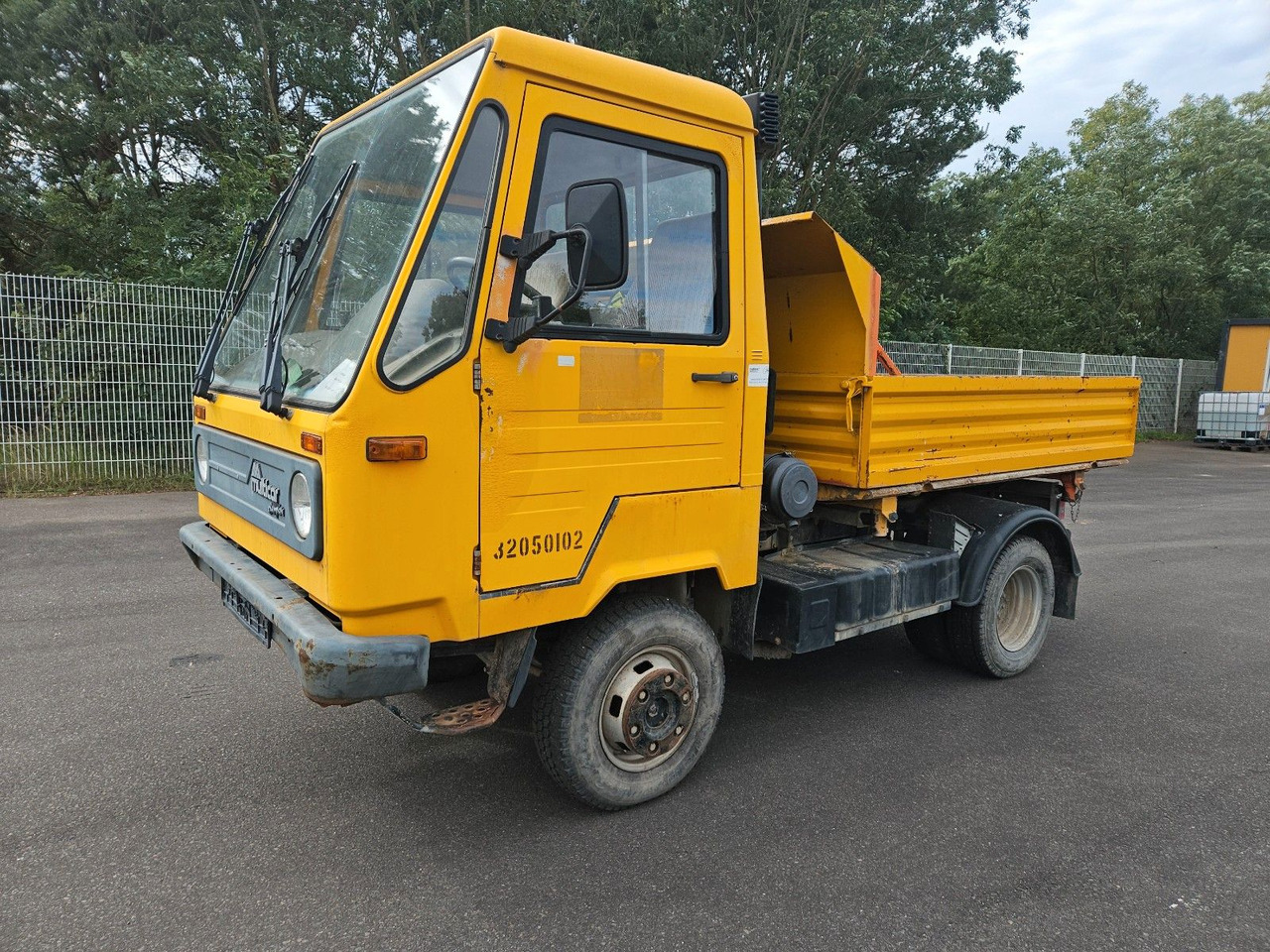 Multicar M26 Dreiseitenkipper 4x4 - قلاب صغير: صورة 1 Multicar M26 Dreiseitenkipper 4x4 - قلاب صغير: صورة 1