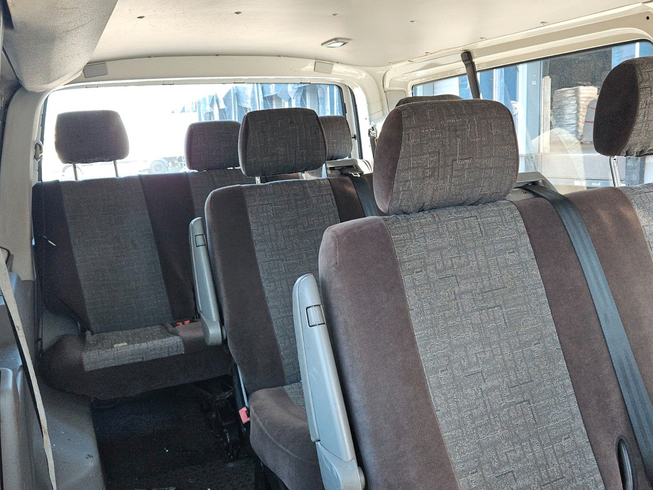 Volkswagen T5 9 Sitzer lang - ميكروباص: صورة 5 Volkswagen T5 9 Sitzer lang - ميكروباص: صورة 5