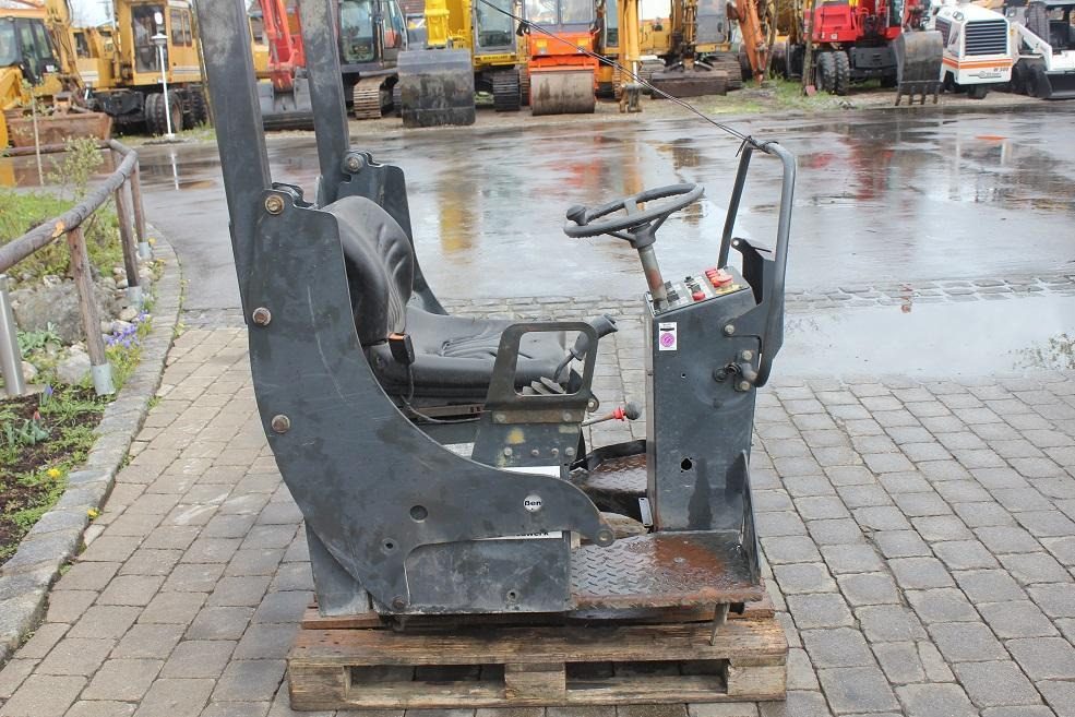 Bomag BW 100 AC 3 - الكابينة والداخلية - مدحلة المختلطة: صورة 1 Bomag BW 100 AC 3 - الكابينة والداخلية - مدحلة المختلطة: صورة 1