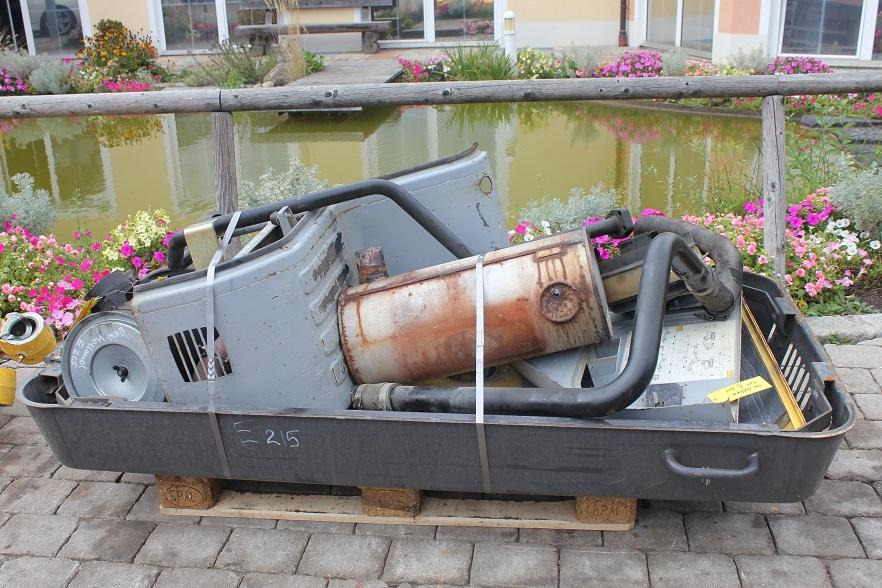 Holland E 215 - الكابينة والداخلية - حفار زاحف: صورة 3 Holland E 215 - الكابينة والداخلية - حفار زاحف: صورة 3