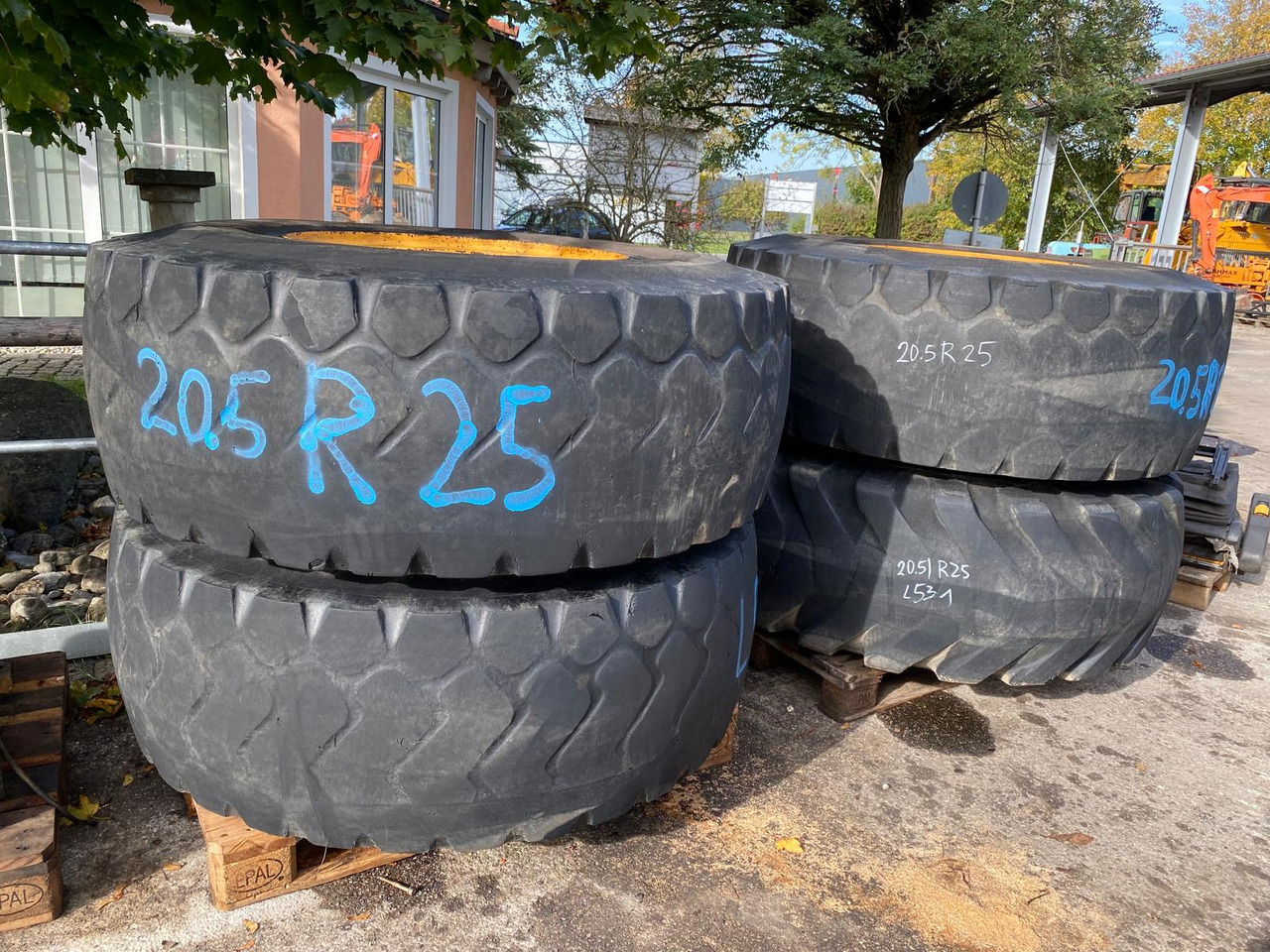 Liebherr 20,5R 25 aus L531 - عجلات - آلات الإنشاء: صورة 4 Liebherr 20,5R 25 aus L531 - عجلات - آلات الإنشاء: صورة 4