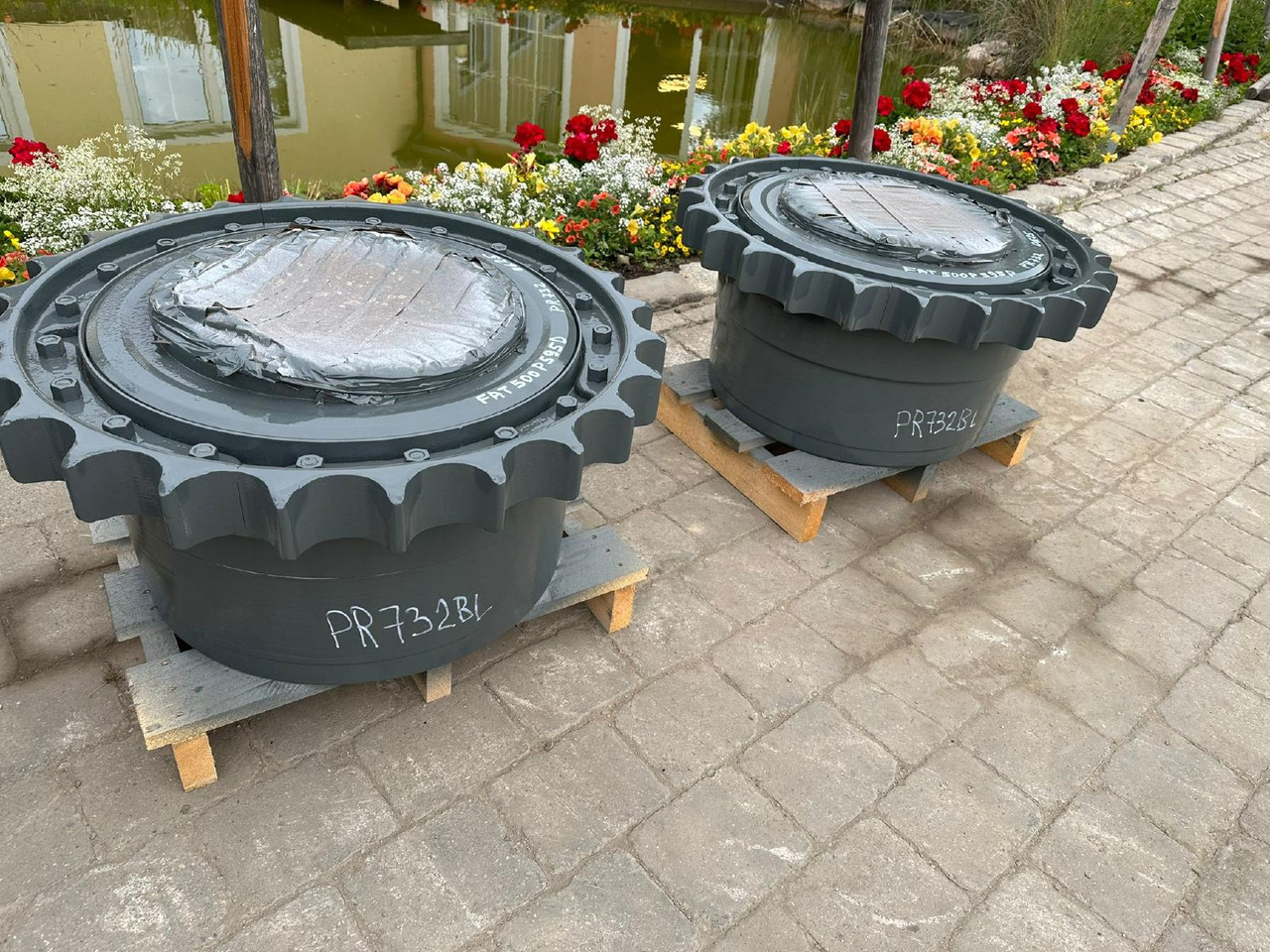 Liebherr FAT 500P595D aus PR 732 - محرك السفر - آلات الإنشاء: صورة 3 Liebherr FAT 500P595D aus PR 732 - محرك السفر - آلات الإنشاء: صورة 3