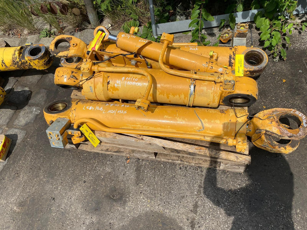 Liebherr L 564 - أسطوانة هيدروليكية - آلات الإنشاء: صورة 5 Liebherr L 564 - أسطوانة هيدروليكية - آلات الإنشاء: صورة 5