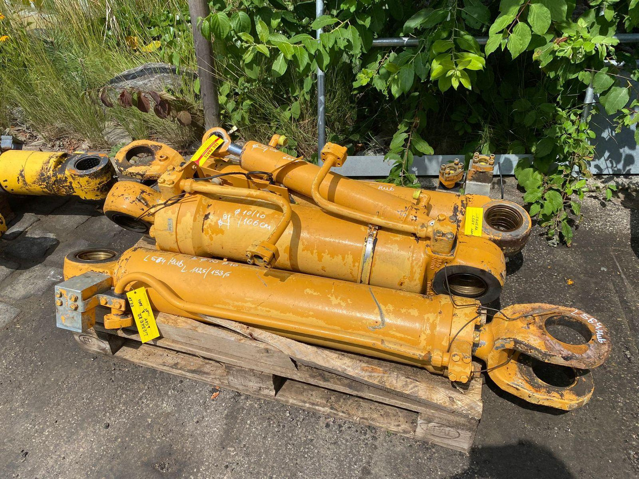 Liebherr L 564 - أسطوانة هيدروليكية - آلات الإنشاء: صورة 3 Liebherr L 564 - أسطوانة هيدروليكية - آلات الإنشاء: صورة 3