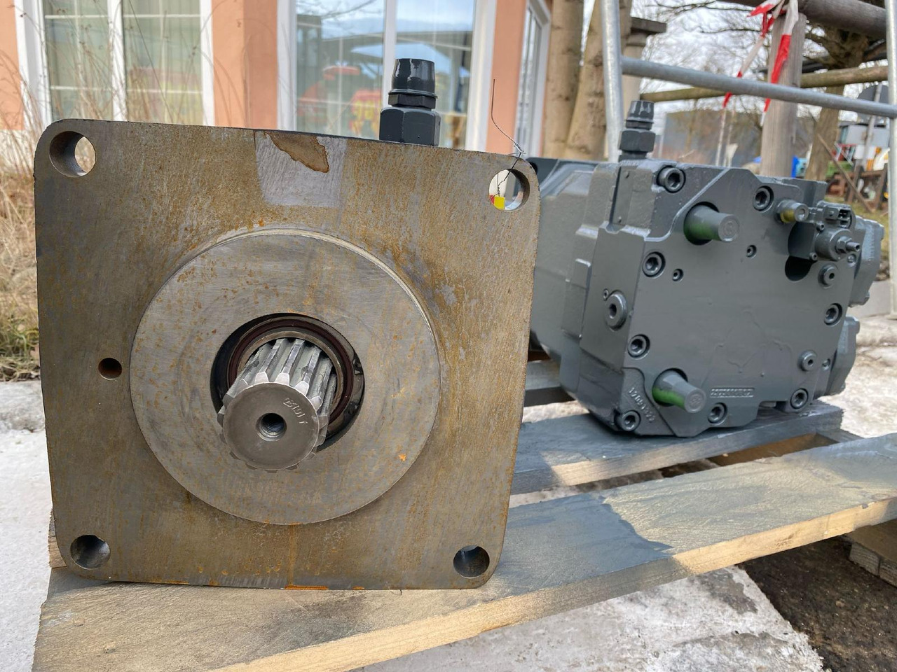 Liebherr Linde HMV 210 aus PR 724 - محرك السفر - آلات الإنشاء: صورة 3 Liebherr Linde HMV 210 aus PR 724 - محرك السفر - آلات الإنشاء: صورة 3