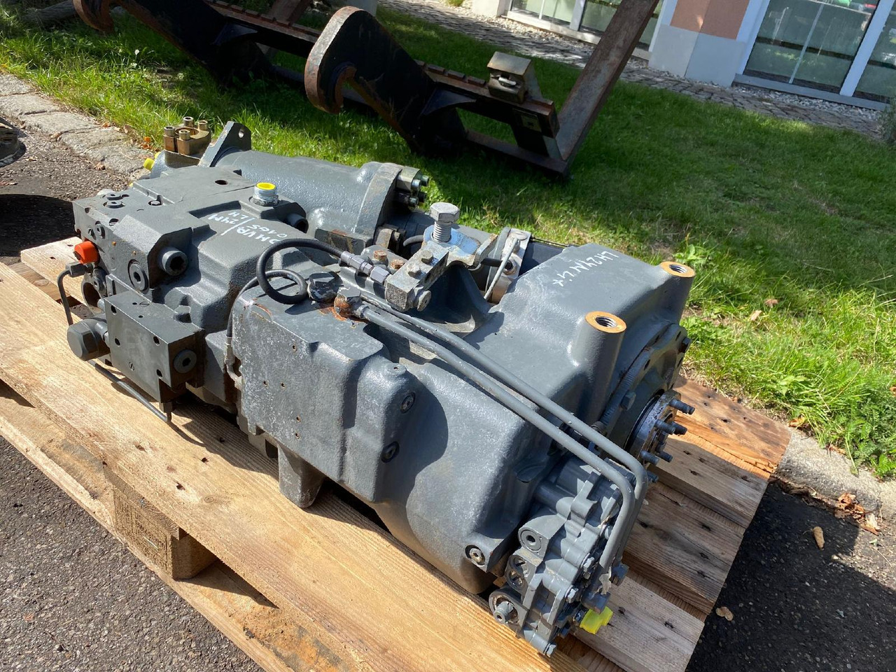 Liebherr ZF aus LH 24M - صندوق التروس - آلات الإنشاء: صورة 5 Liebherr ZF aus LH 24M - صندوق التروس - آلات الإنشاء: صورة 5