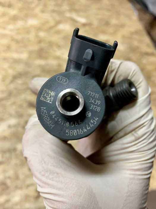 0445110564 for IVECO Daily 3.0 commercial vehicle - حاقن - شاحنة توصيل مغلقة: صورة 1 0445110564 for IVECO Daily 3.0 commercial vehicle - حاقن - شاحنة توصيل مغلقة: صورة 1