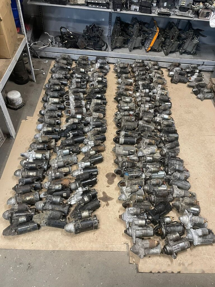 Bosch Iveco Daily 12V 0001109306 light - بادئ التشغيل - شاحنة توصيل مغلقة: صورة 1 Bosch Iveco Daily 12V 0001109306 light - بادئ التشغيل - شاحنة توصيل مغلقة: صورة 1