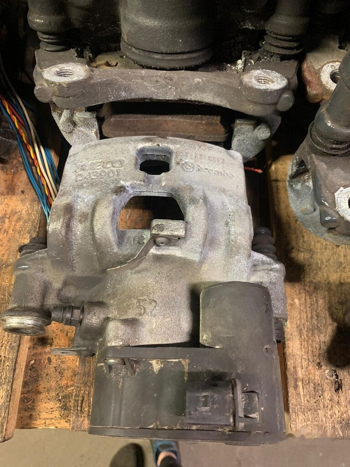 Brembo elektryczne D43901 Iveco Daily prawy, lewy, tył 2019- D43901 - فك الكابح - شاحنة: صورة 4 Brembo elektryczne D43901 Iveco Daily prawy, lewy, tył 2019- D43901 - فك الكابح - شاحنة: صورة 4