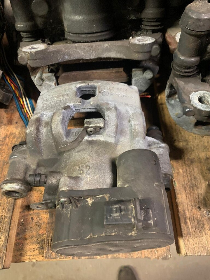 Brembo elektryczne D43901 Iveco Daily prawy, lewy, tył 2019- D43901 - فك الكابح - شاحنة: صورة 5 Brembo elektryczne D43901 Iveco Daily prawy, lewy, tył 2019- D43901 - فك الكابح - شاحنة: صورة 5