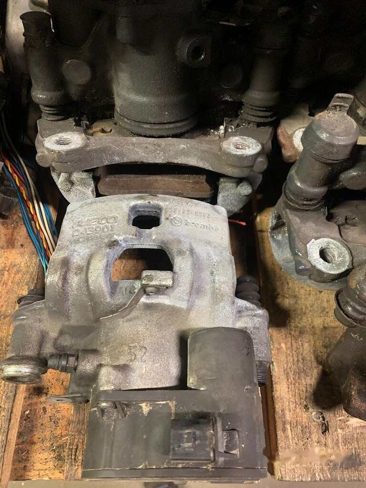 Brembo elektryczne D43901 Iveco Daily prawy, lewy, tył 2019- D43901 - فك الكابح - شاحنة: صورة 1 Brembo elektryczne D43901 Iveco Daily prawy, lewy, tył 2019- D43901 - فك الكابح - شاحنة: صورة 1