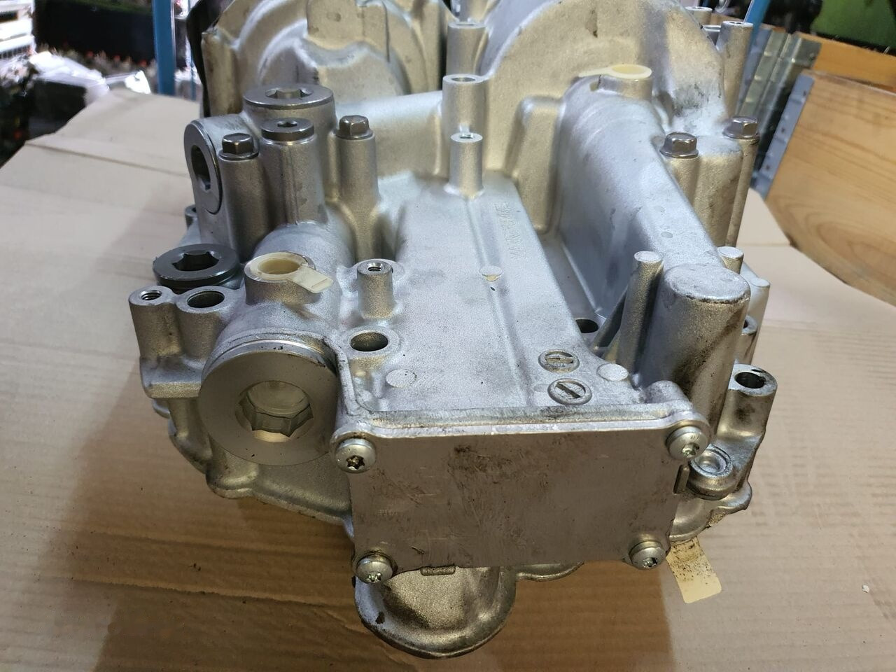 Mann-Filter MAN EURO 6 TGA TGX MAN TGX / TGS Euro 6 truck - فلتر الزيت - شاحنة: صورة 2 Mann-Filter MAN EURO 6 TGA TGX MAN TGX / TGS Euro 6 truck - فلتر الزيت - شاحنة: صورة 2