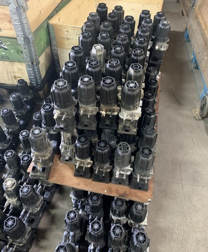 Mercedes-Benz oryginał hurt regeneracja A0001407678 Mercedes-Benz Actros Atego MP4 Euro 6 - علبة العادم/ نظام العادم - شاحنة: صورة 3 Mercedes-Benz oryginał hurt regeneracja A0001407678 Mercedes-Benz Actros Atego MP4 Euro 6 - علبة العادم/ نظام العادم - شاحنة: صورة 3