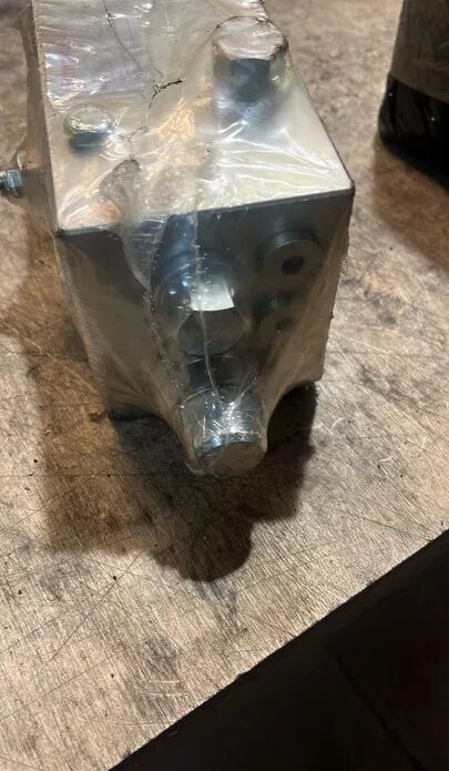 Rexroth Flow Divider R930062425 - صمام الفرامل - شاحنة: صورة 1 Rexroth Flow Divider R930062425 - صمام الفرامل - شاحنة: صورة 1