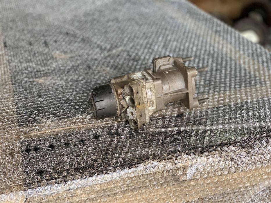 Zawór hamulcowy Oryginał Hurt K001428   Renault Magnum 440 DXI - صمام - شاحنة: صورة 2 Zawór hamulcowy Oryginał Hurt K001428   Renault Magnum 440 DXI - صمام - شاحنة: صورة 2