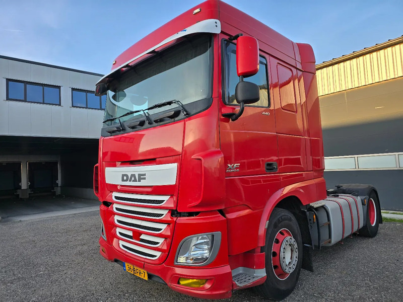 DAF XF 440 Euro 6 2015 - مقطورة السحب: صورة 1 DAF XF 440 Euro 6 2015 - مقطورة السحب: صورة 1