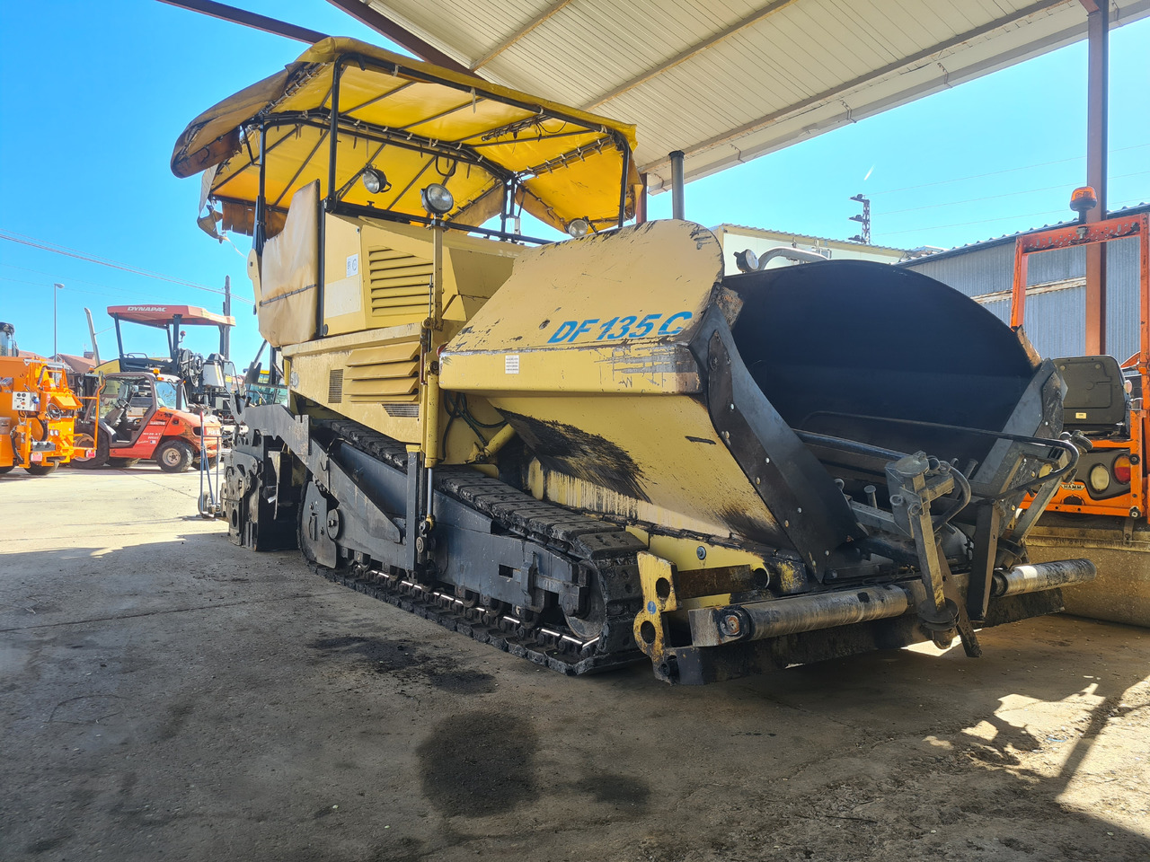 Extendedora de cadenas Demag DF 135C - راصف أسفلت: صورة 1 Extendedora de cadenas Demag DF 135C - راصف أسفلت: صورة 1