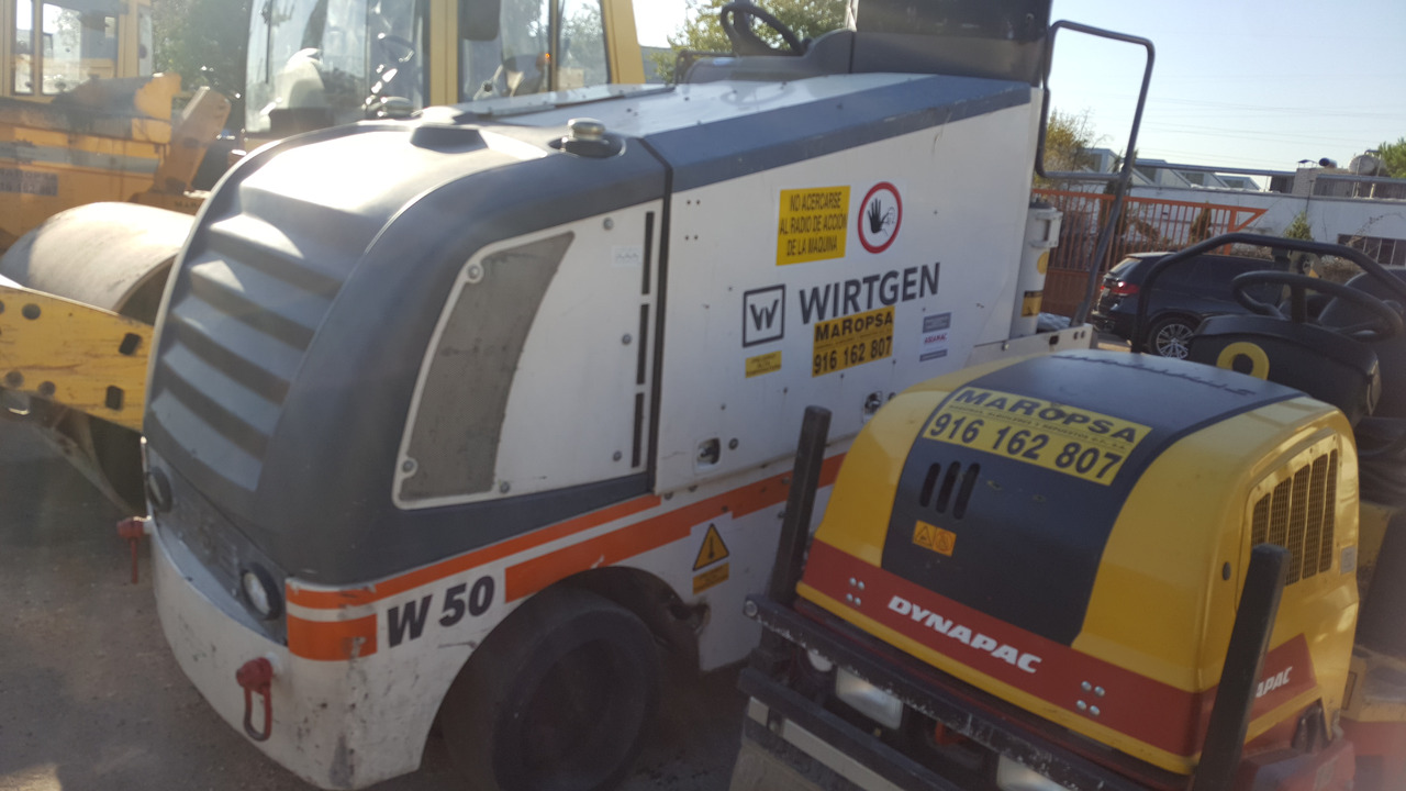 Fresadora de asfalto Wirtgen W 50 - ماكينة الكشط على البارد: صورة 1 Fresadora de asfalto Wirtgen W 50 - ماكينة الكشط على البارد: صورة 1