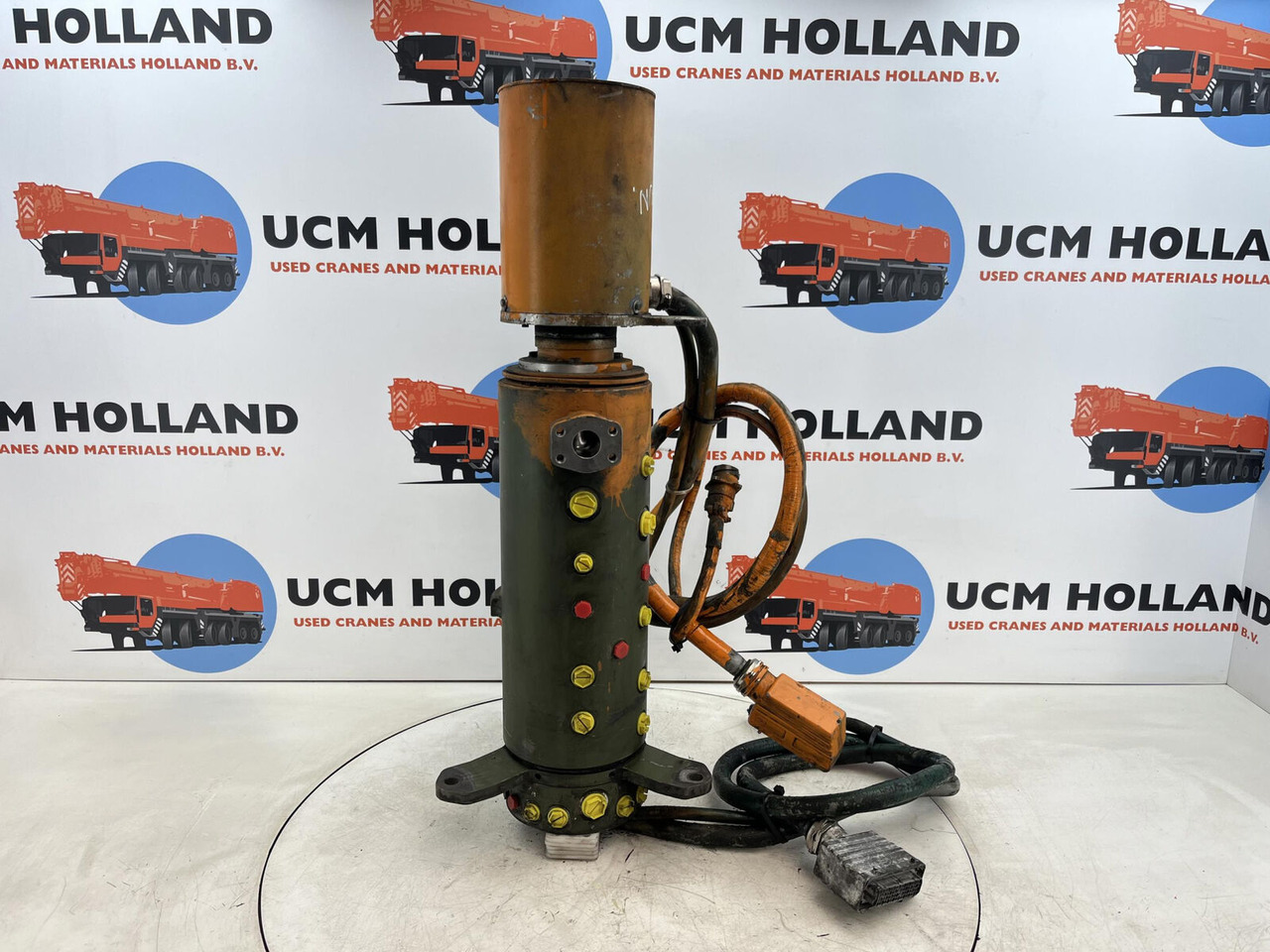 FAUN ATF 30-2 hydraulic and electric swivel - موتور هيدروليكي - موبايل كرين: صورة 1 FAUN ATF 30-2 hydraulic and electric swivel - موتور هيدروليكي - موبايل كرين: صورة 1