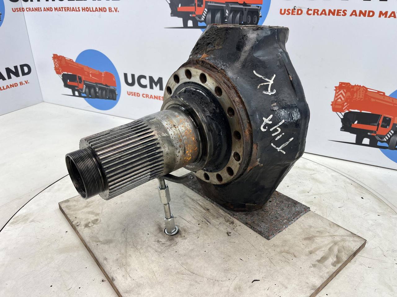FAUN ATF 45-3 Steering knuckle 16 holes axle 3 - مفصل التوجيه - موبايل كرين: صورة 1 FAUN ATF 45-3 Steering knuckle 16 holes axle 3 - مفصل التوجيه - موبايل كرين: صورة 1