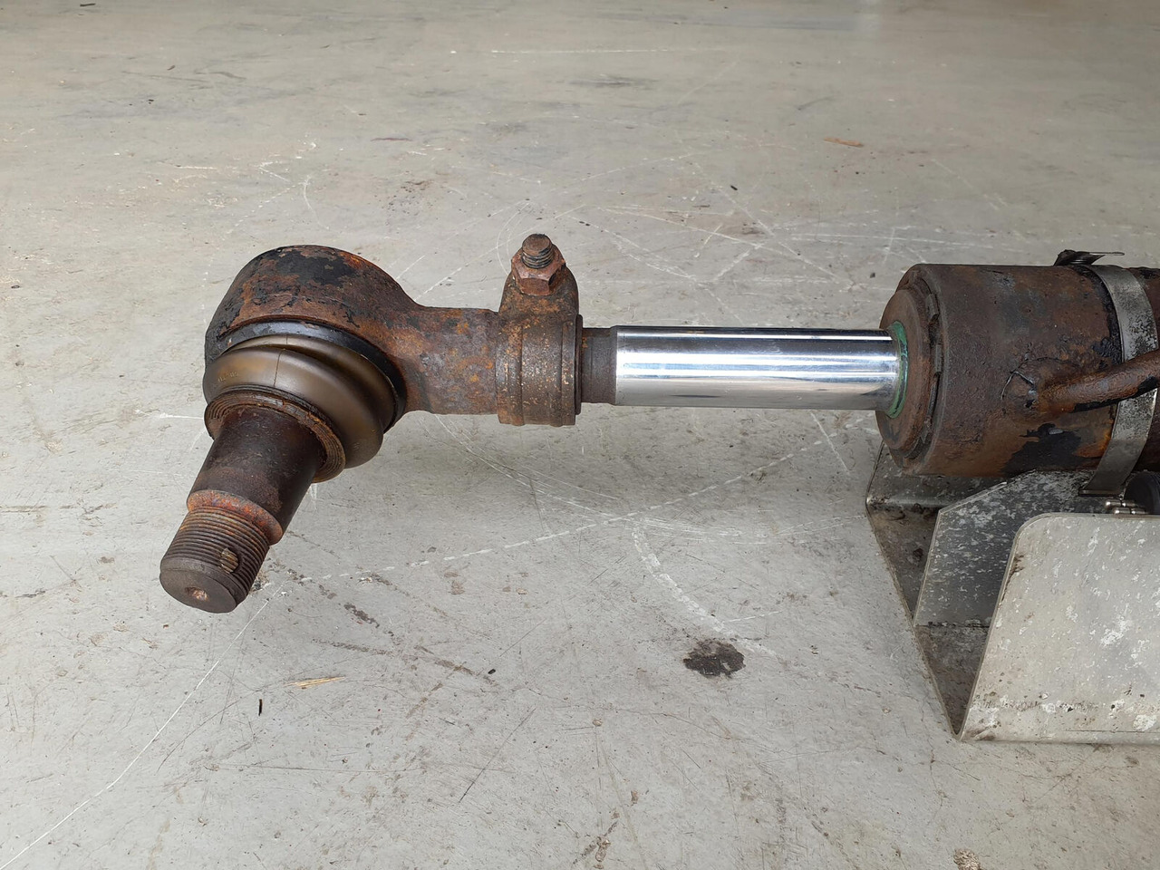 FAUN ATF 45-3 steering cilinder right axle 3 - أسطوانة هيدروليكية - موبايل كرين: صورة 5 FAUN ATF 45-3 steering cilinder right axle 3 - أسطوانة هيدروليكية - موبايل كرين: صورة 5
