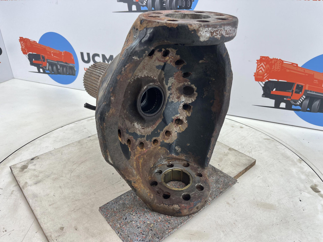 FAUN RTF 40 Steering knuckle 16 holes axle 3 - مفصل التوجيه - رافعة: صورة 4 FAUN RTF 40 Steering knuckle 16 holes axle 3 - مفصل التوجيه - رافعة: صورة 4