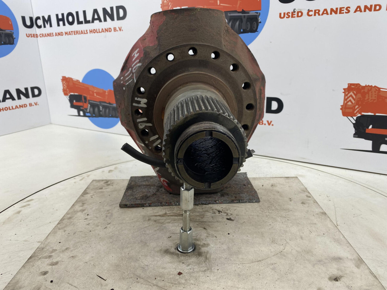 Gottwald AMK 70 Steering knuckle 16 holes axle 2 - مفصل التوجيه - موبايل كرين: صورة 2 Gottwald AMK 70 Steering knuckle 16 holes axle 2 - مفصل التوجيه - موبايل كرين: صورة 2