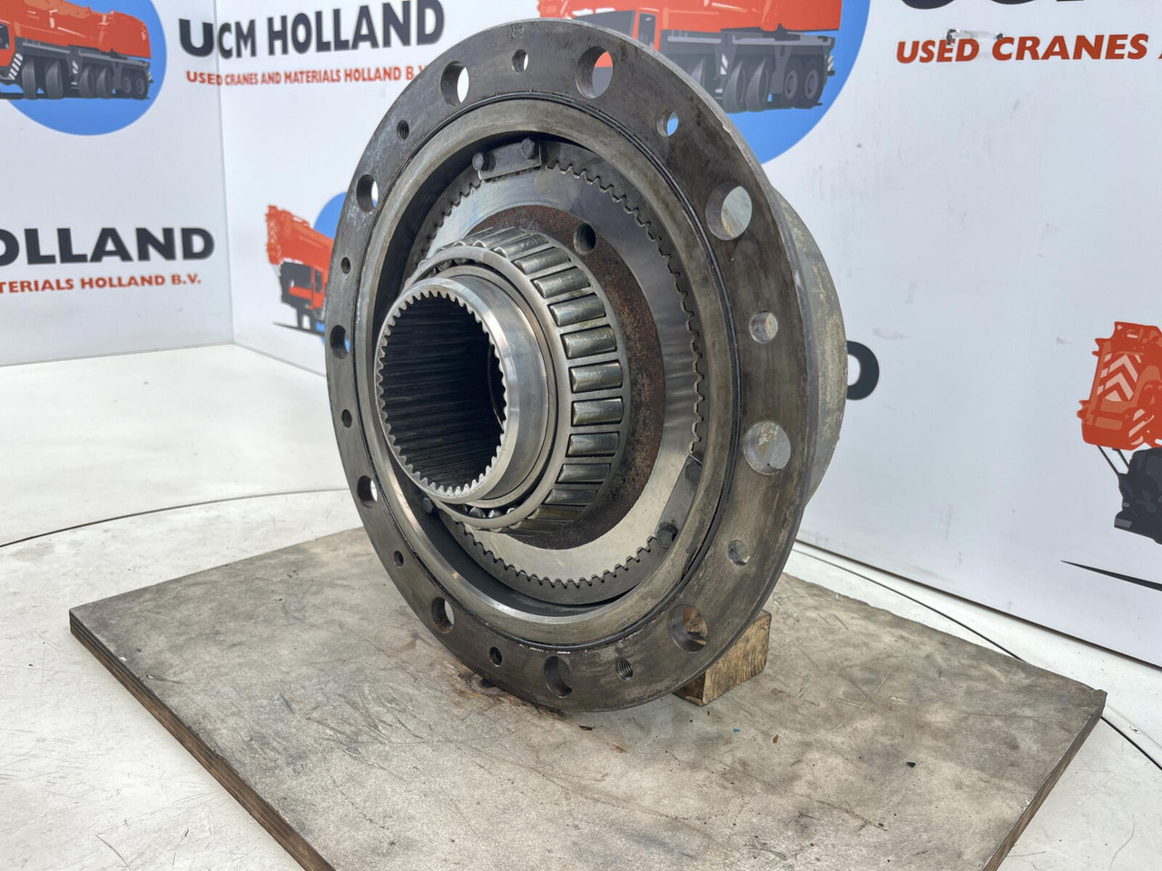 Grove AT 633 planetary gear 22-25-74-38-4pl-H137-46 - محرك السفر - موبايل كرين: صورة 3 Grove AT 633 planetary gear 22-25-74-38-4pl-H137-46 - محرك السفر - موبايل كرين: صورة 3