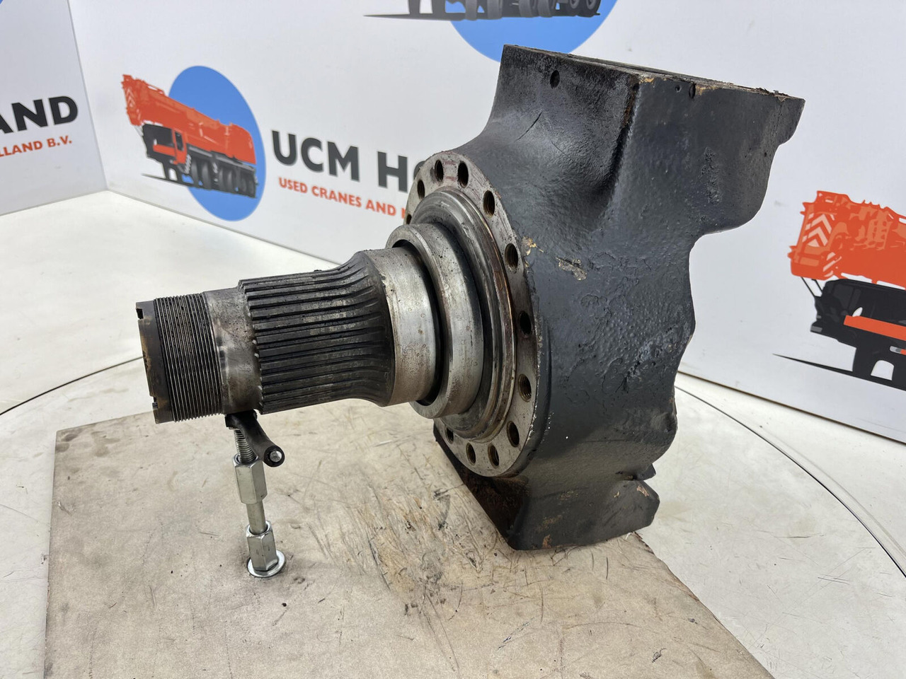 Grove AT 750 BE Steering knuckle 16 holes - مفصل التوجيه - موبايل كرين: صورة 1 Grove AT 750 BE Steering knuckle 16 holes - مفصل التوجيه - موبايل كرين: صورة 1