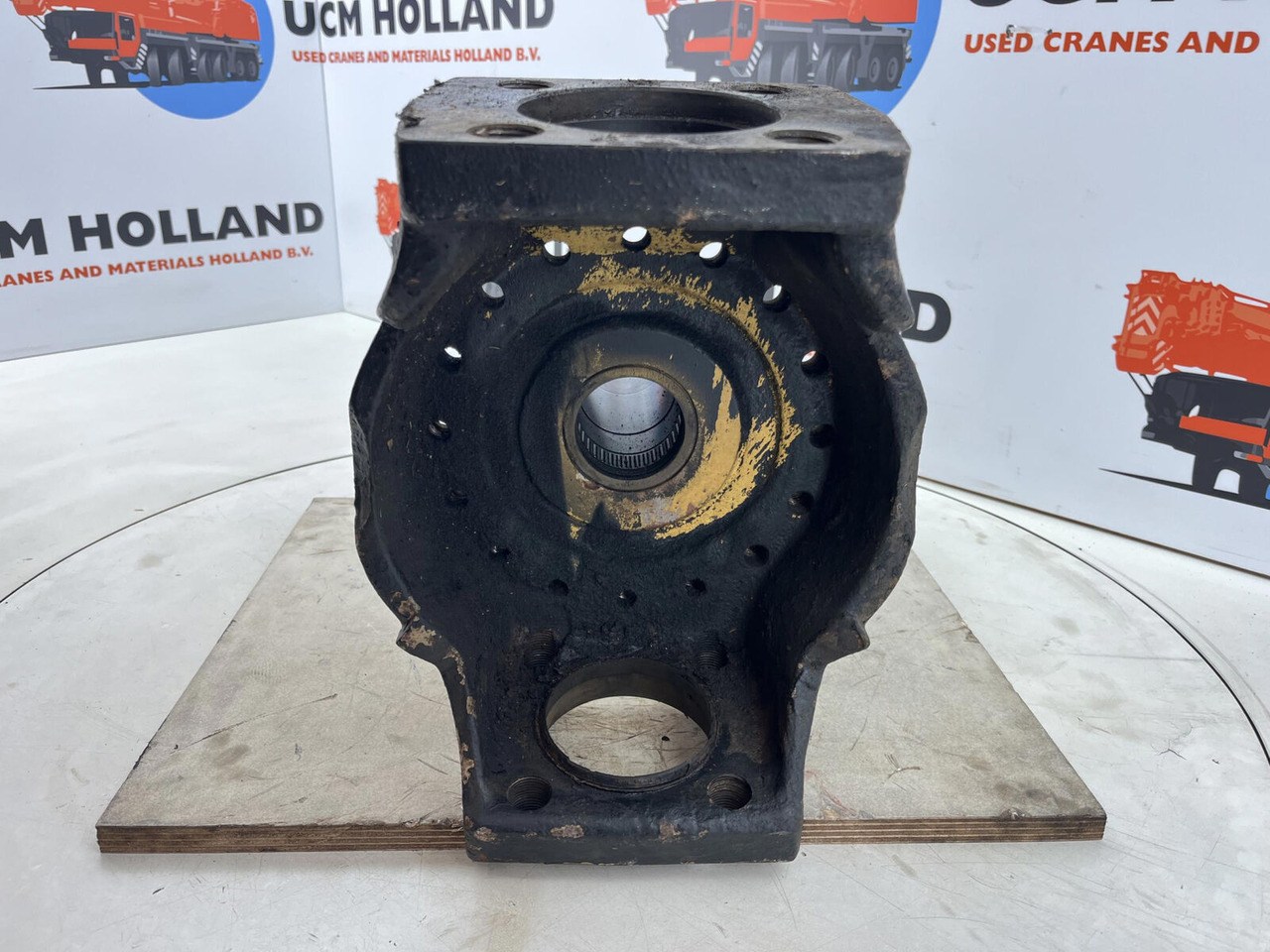 Grove AT 750 BE Steering knuckle 16 holes - مفصل التوجيه - موبايل كرين: صورة 5 Grove AT 750 BE Steering knuckle 16 holes - مفصل التوجيه - موبايل كرين: صورة 5