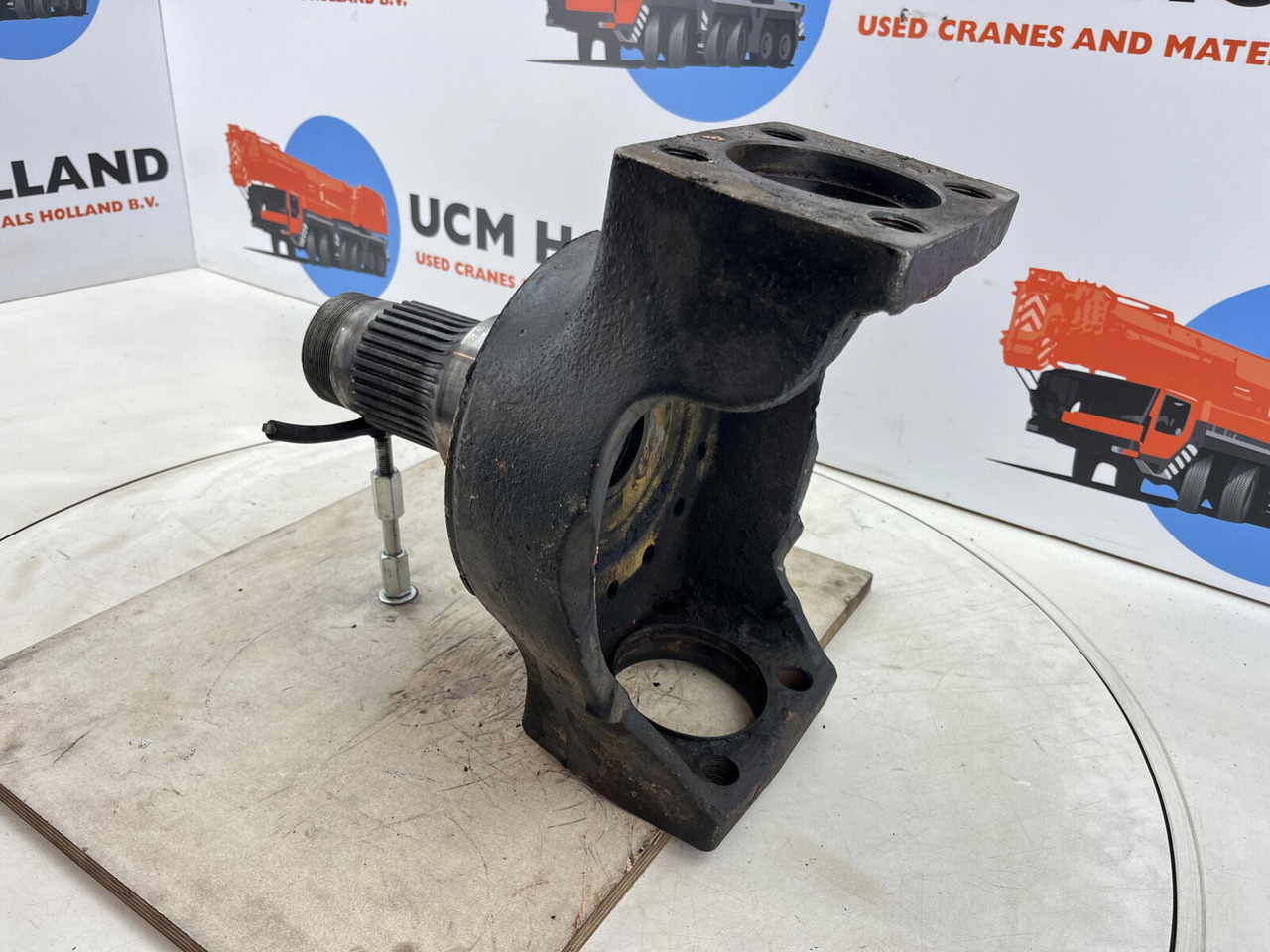 Grove AT 750 BE Steering knuckle 16 holes - مفصل التوجيه - موبايل كرين: صورة 4 Grove AT 750 BE Steering knuckle 16 holes - مفصل التوجيه - موبايل كرين: صورة 4