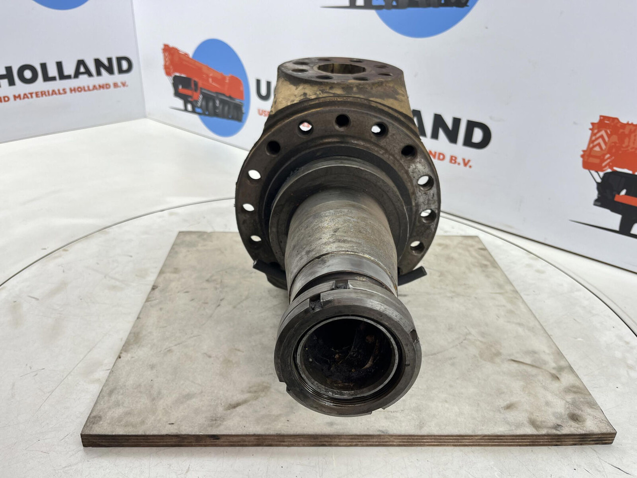 Grove AT 880 Steering knuckle 16 holes axle 2 - مفصل التوجيه - موبايل كرين: صورة 2 Grove AT 880 Steering knuckle 16 holes axle 2 - مفصل التوجيه - موبايل كرين: صورة 2