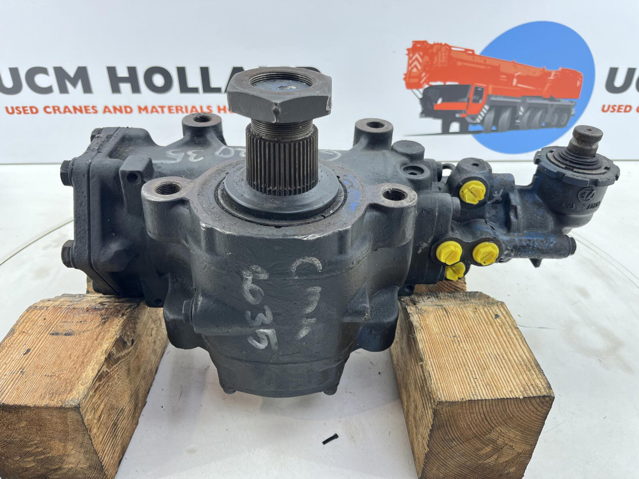 Grove GMK 2035 steering box - دودة دركسون - موبايل كرين: صورة 2 Grove GMK 2035 steering box - دودة دركسون - موبايل كرين: صورة 2