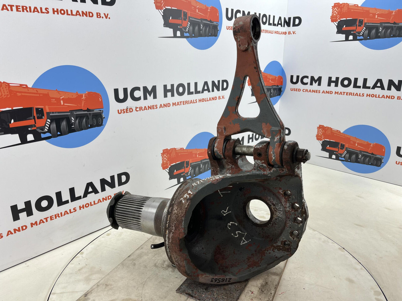 Grove GMK 3055 Steering knuckle 16 holes axle 3 right - مفصل التوجيه - رافعة: صورة 4 Grove GMK 3055 Steering knuckle 16 holes axle 3 right - مفصل التوجيه - رافعة: صورة 4