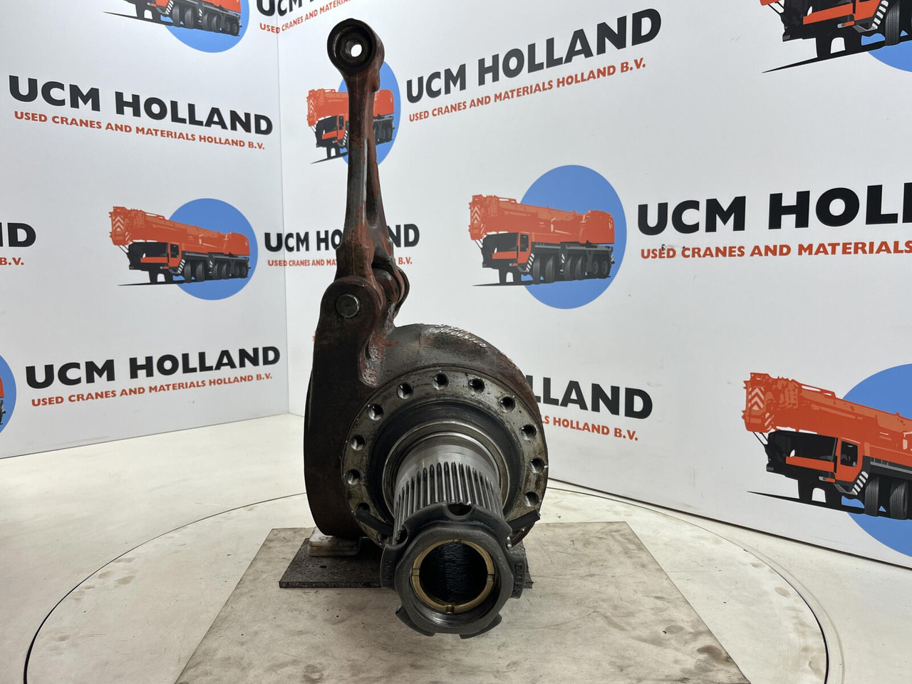 Grove GMK 3055 Steering knuckle 16 holes axle 3 right - مفصل التوجيه - رافعة: صورة 2 Grove GMK 3055 Steering knuckle 16 holes axle 3 right - مفصل التوجيه - رافعة: صورة 2