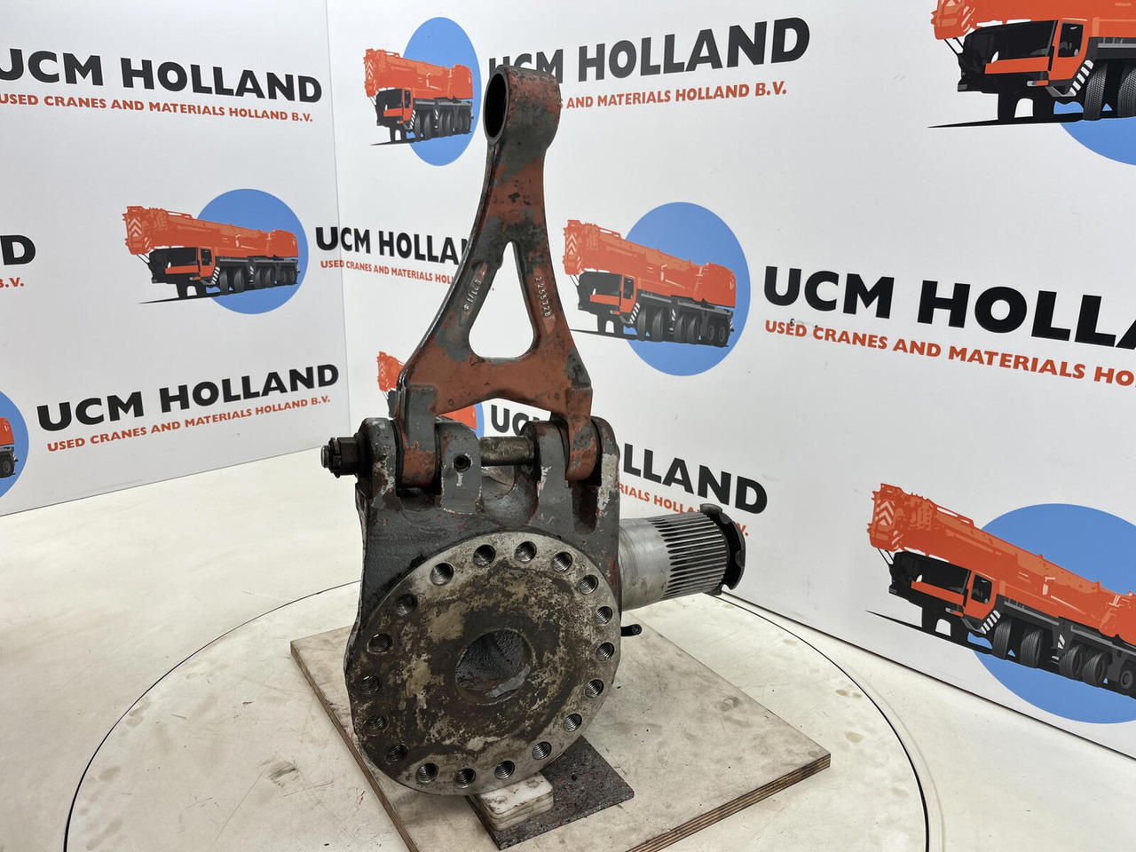 Grove GMK 3055 Steering knuckle 16 holes axle 3 right - مفصل التوجيه - رافعة: صورة 5 Grove GMK 3055 Steering knuckle 16 holes axle 3 right - مفصل التوجيه - رافعة: صورة 5