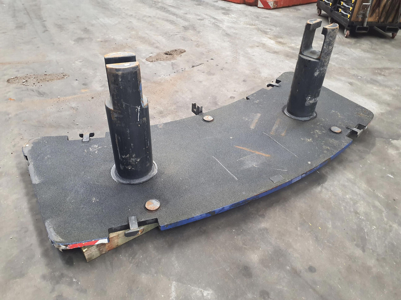 Grove GMK 4090 counterweight 1.1T - ثقل موازنة - موبايل كرين: صورة 3 Grove GMK 4090 counterweight 1.1T - ثقل موازنة - موبايل كرين: صورة 3