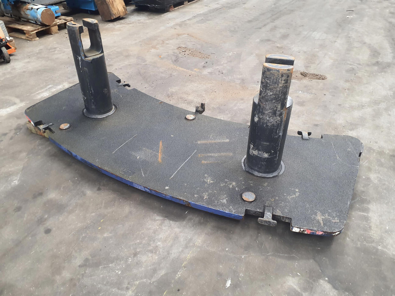 Grove GMK 4090 counterweight 1.1T - ثقل موازنة - موبايل كرين: صورة 2 Grove GMK 4090 counterweight 1.1T - ثقل موازنة - موبايل كرين: صورة 2