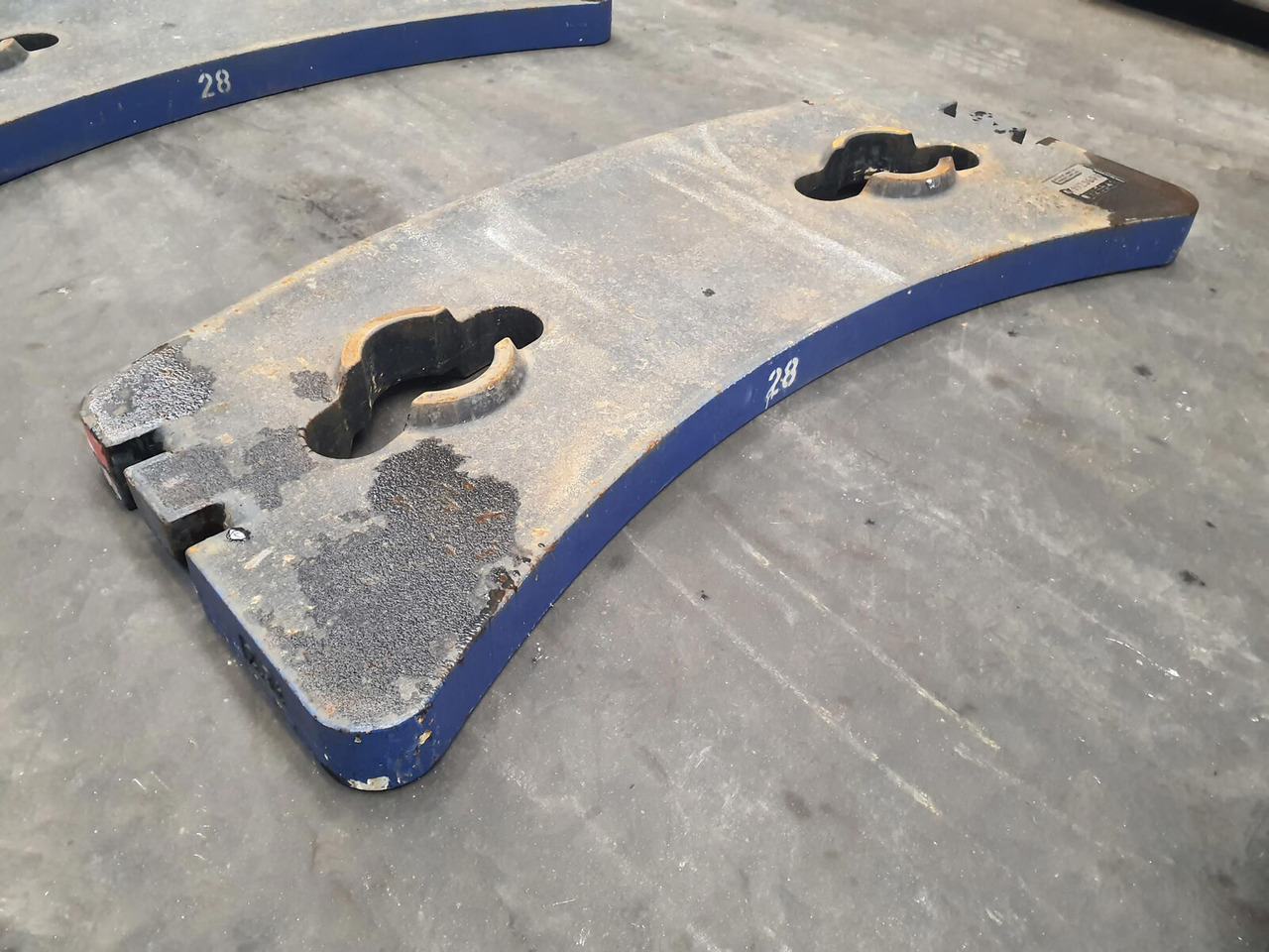 Grove GMK 4090 counterweight 2.3T - ثقل موازنة - موبايل كرين: صورة 2 Grove GMK 4090 counterweight 2.3T - ثقل موازنة - موبايل كرين: صورة 2